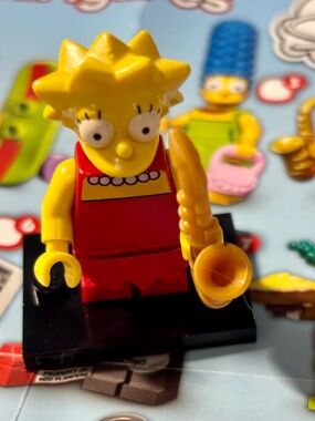 LEGO THE SIMPSONS, Series 1 "Lisa Simpson" colsim-4 with stand, pamphlet & acces